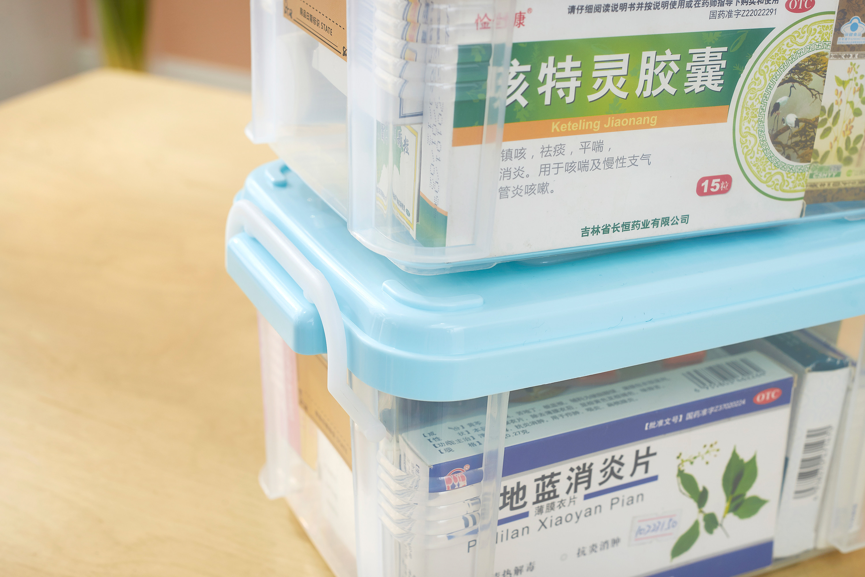 Sundry Toy Portable Plastic Makeup Organizer Box With Lid