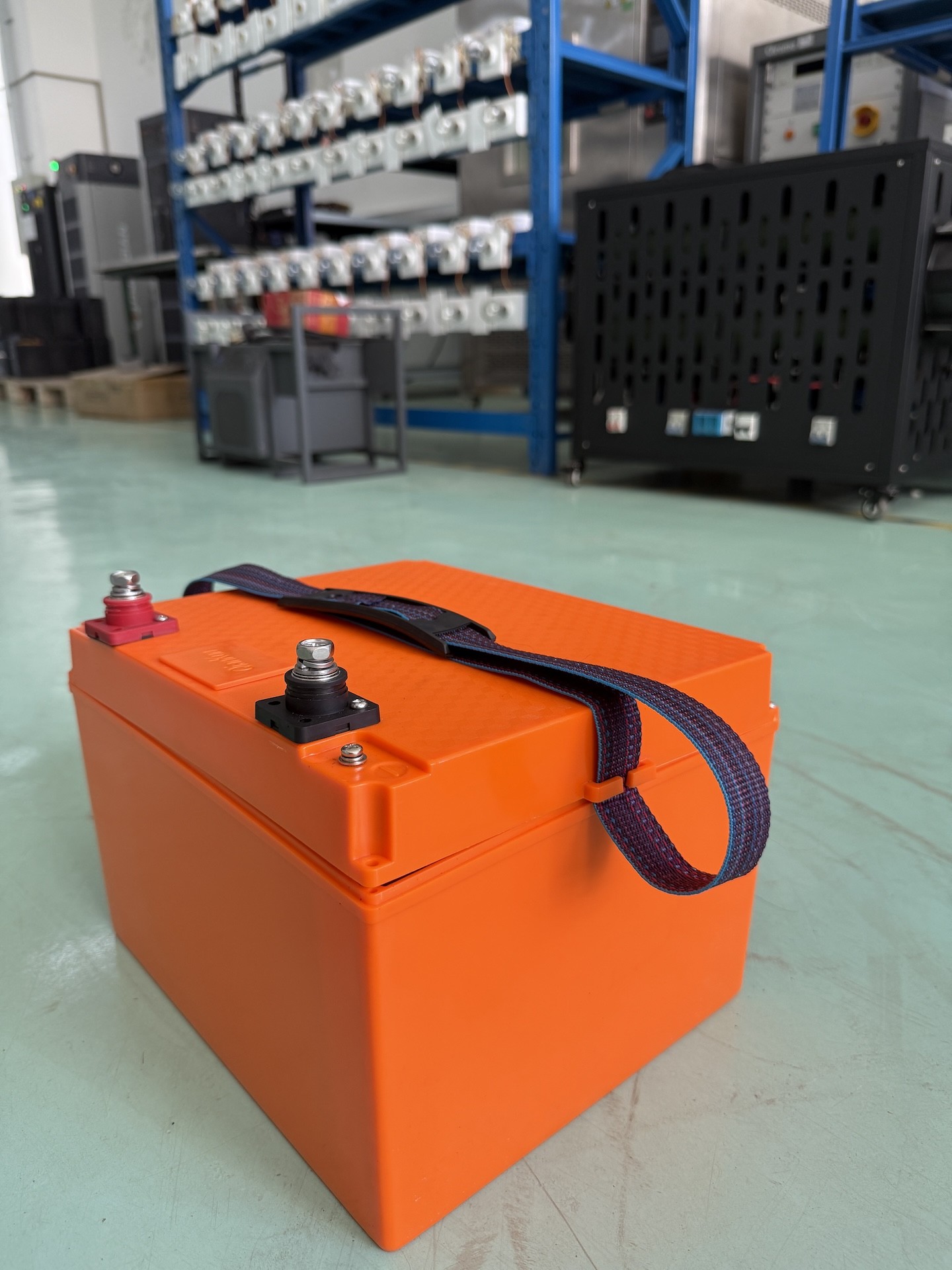 Compact and Lightweight 25.6V 100Ah LiFePO4 Battery for Easy Installation in Various Applications