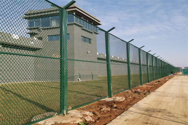 Diamond Opening Mesh Type Razor Wire Mesh Sheet 1.8 X 6m For Security