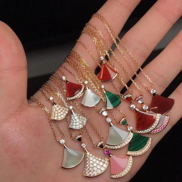 18k Solid Gold Skirts Necklace Agate Jewelry Replica Jewelry Divas' Dream