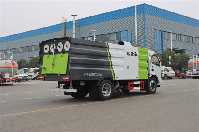 Mini Version 4X2 5CBM 3 CBM Diesel Vacuum Cleaner Sweeper