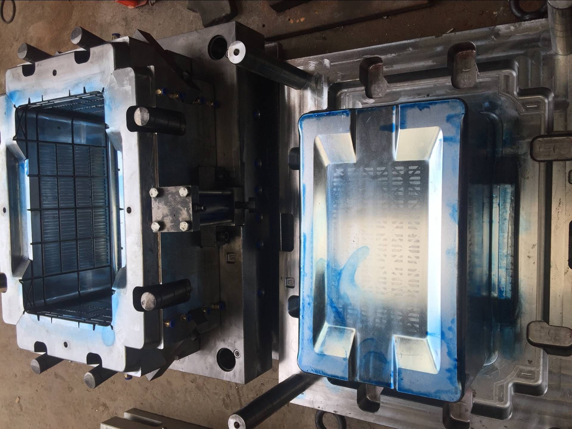 Colorful Industry Plastic Crate Making Machine Screw Type Fruit Egg Crate Mould Manufacturer Good Quality