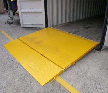 Hydraulic Scissor Lift Container Ramp for Forklift Loading 6500Kgs Capacity and Multi-functional Design
