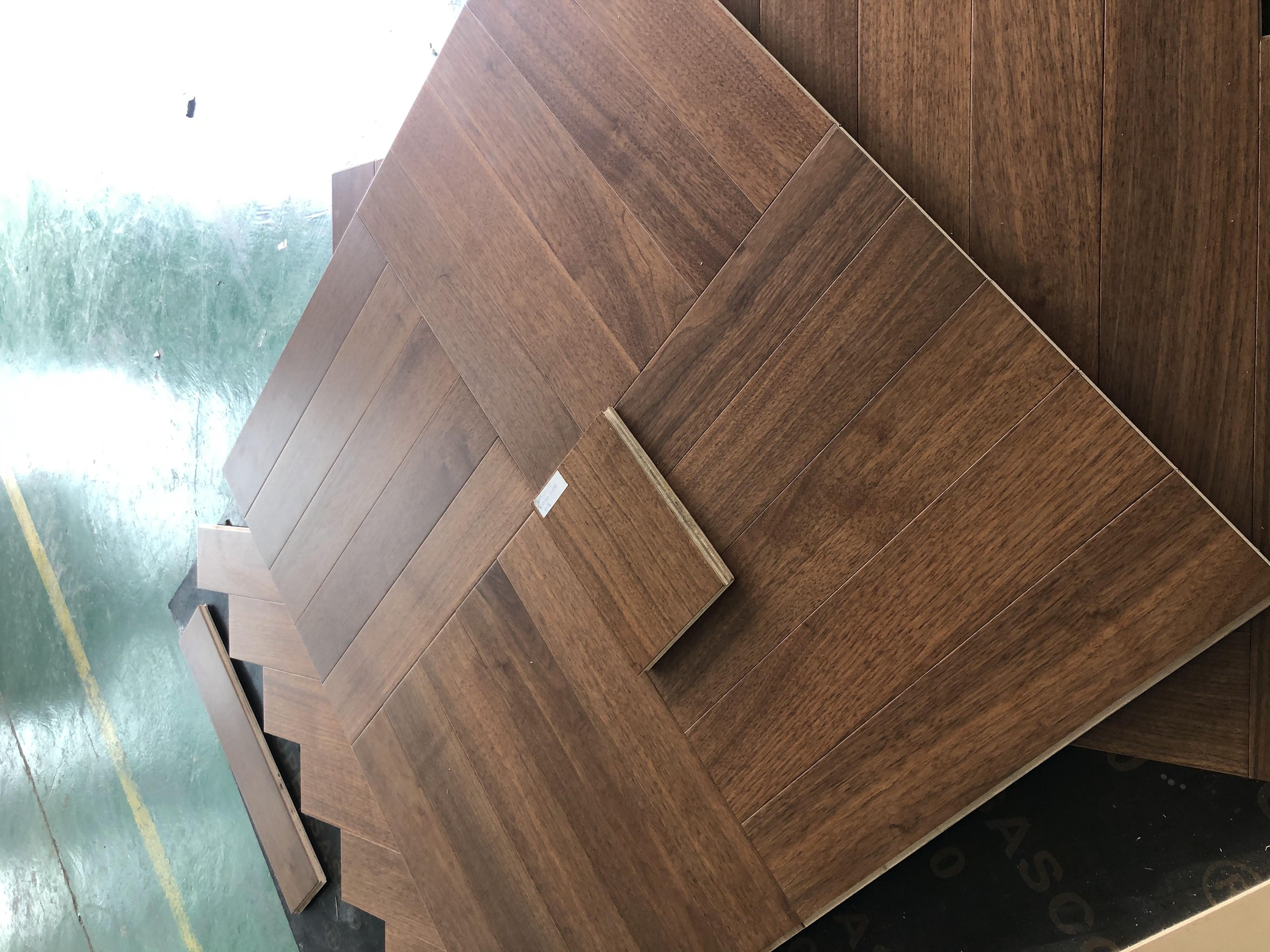 Living Room Engineered Wood Flooring Plank With Art Parquet Design