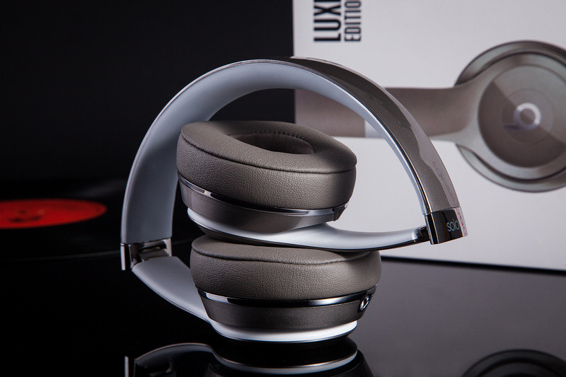 Newest 2016 Beats by Dr.Dre Solo2 On-Ear Wired Luxe Edition Headphones Silver New Beats by Dr. Dre Solo2 Wired On-Ear