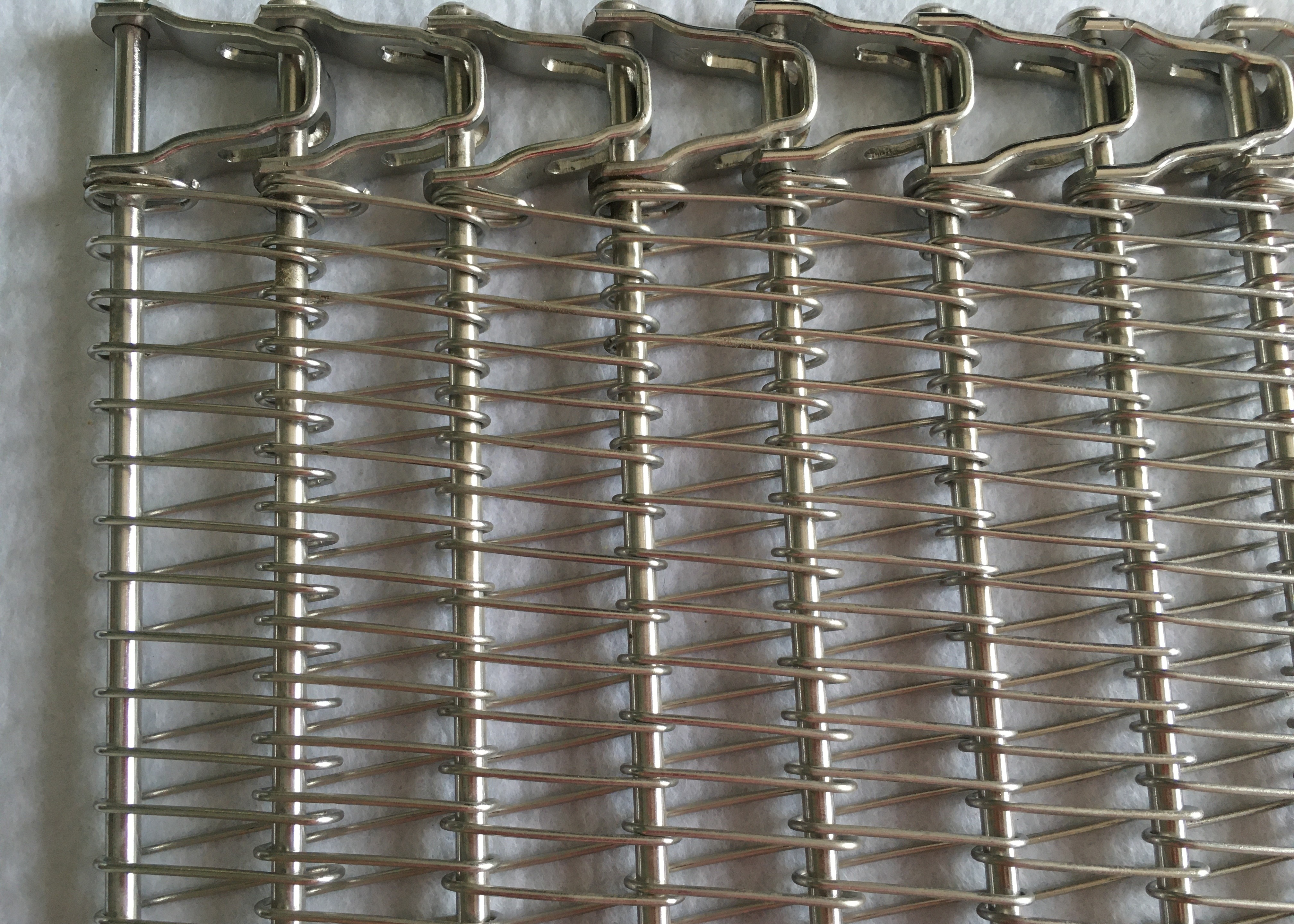 Chain Link Spiral Mesh Belt With Cross Rod Food Grade SUS 304 Material
