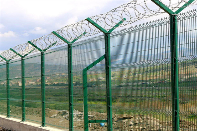 BTO-22 Razor Wire High Security Curved Welded Wire Mesh Fencing Square Fence Post