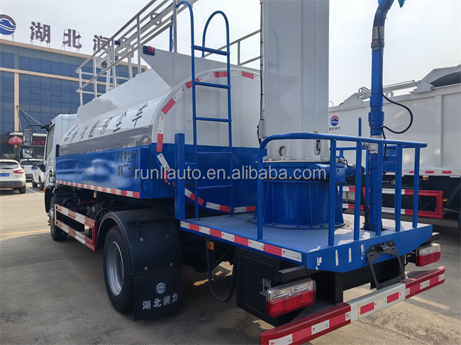 Small Mini Dongfeng Left Hand Drive 5000L Cannon Spray Water Truck