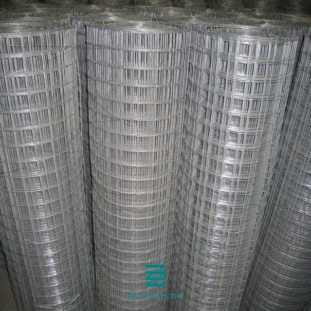 Galvanized Wire Mesh Fence Rolls Plain Weave 0.7mm Wire Diameter Lightweight