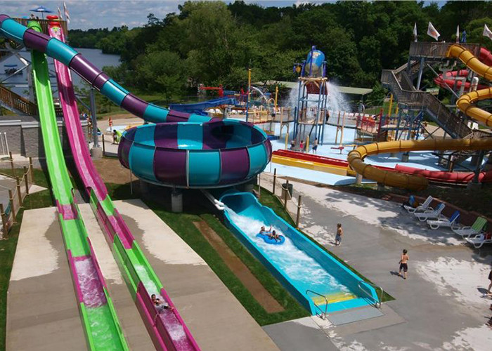 Water Sports Fiberglass Water Slide , Family Entertainment Giant Pool Slide