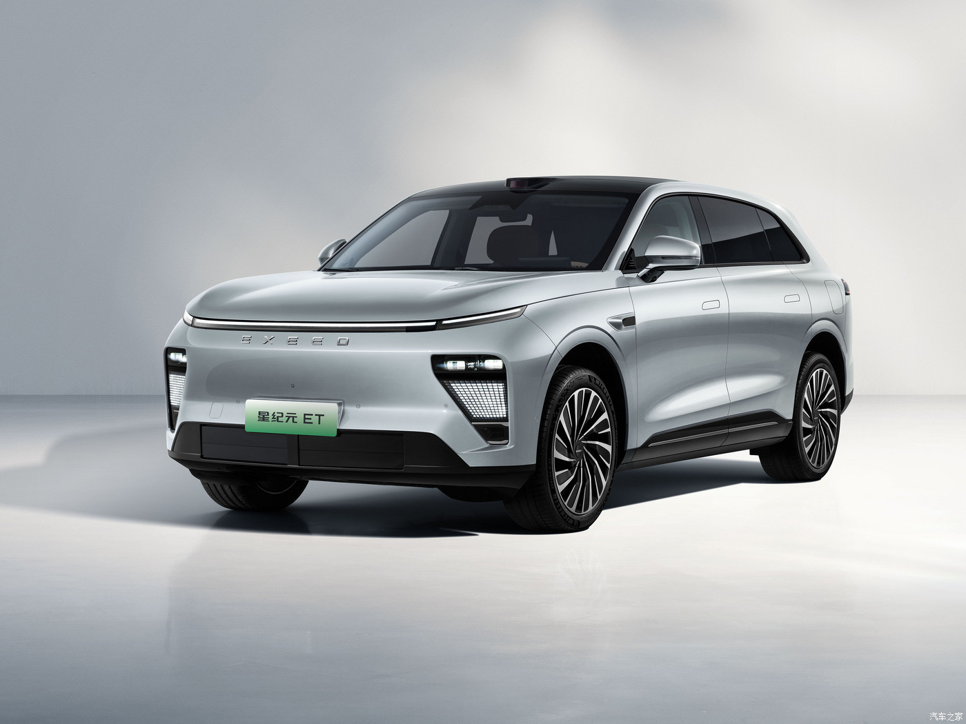 200km/h Chery Electric Car SUV EXEED ET 290 Nm Torque With Side hung door