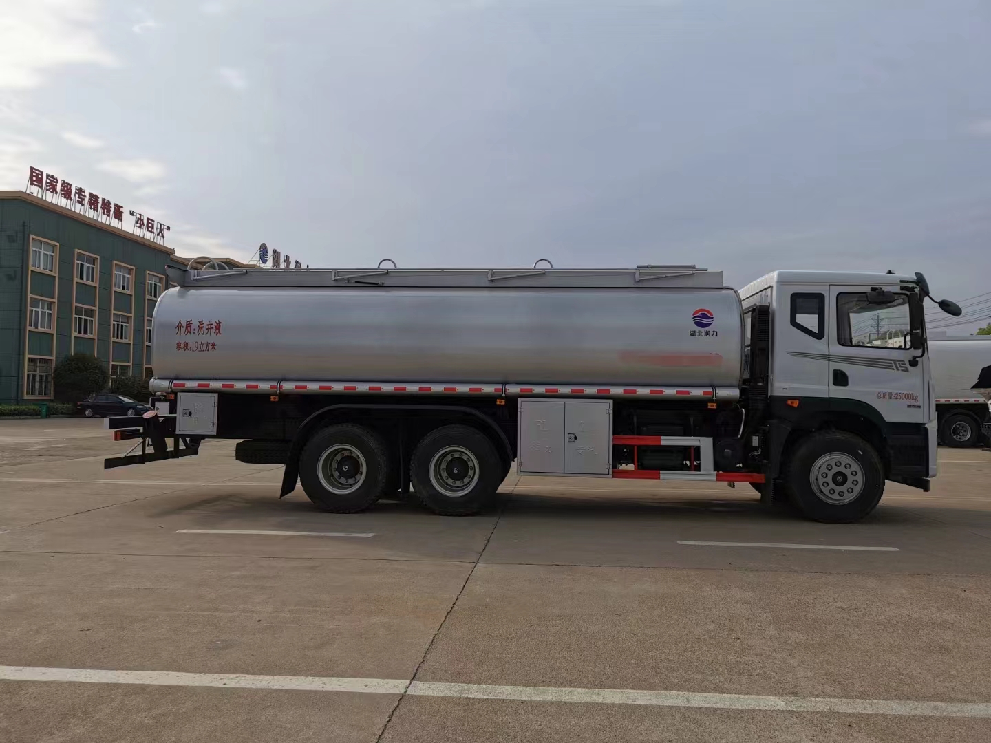 10 Tire LPG Tanker Truck 25000 Liter Fuel Transfer Tank Truck 6x4 Drive Wheel