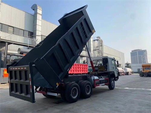 Left Steering 70t Load SINO HOWO Dump Truck Steel Structure For Africa Market