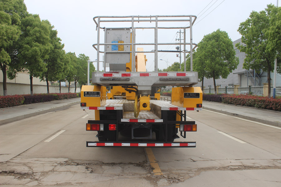 Raising 55m Arm Length Lifting 2 Men High Altitude Operating Truck