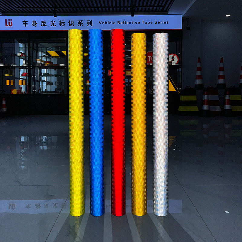 10 Years Service Life White Prismatic Reflective Sheeting For Traffic Signs