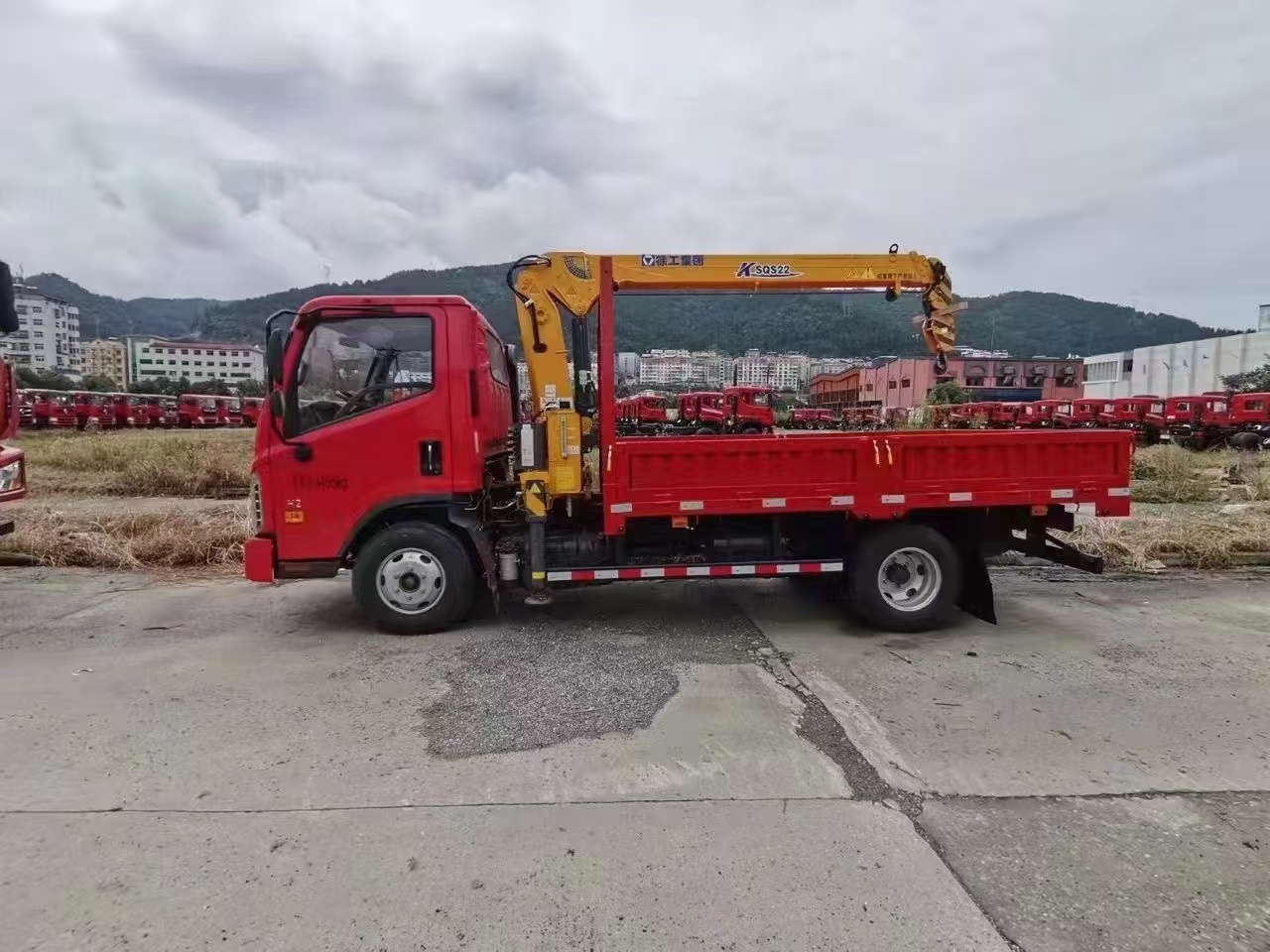 Factory Wholesale Vehicle Mounted 3-ton, 5-ton, 8-ton Telescopic Arm Small Crane for Sale