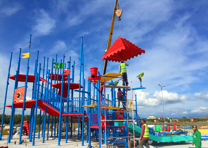Water Park Play Equipment / Outdoor Amusement Park Pirate Small Water Slide