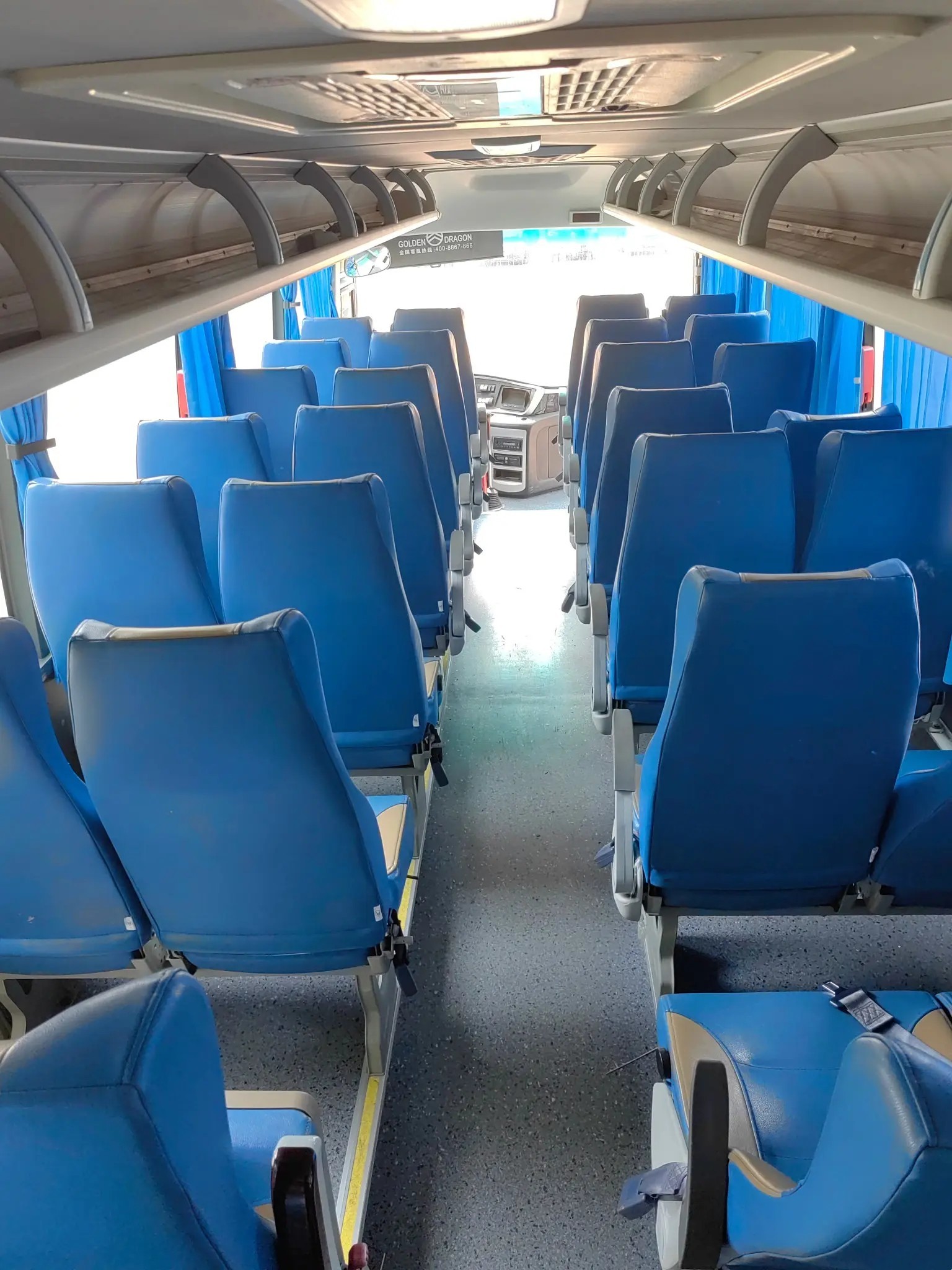2nd Hand Bus Yuchai Engine 220hp 38 Seats Sealing Window 8.7 Meters Used Golden Dragon Bus XML6887