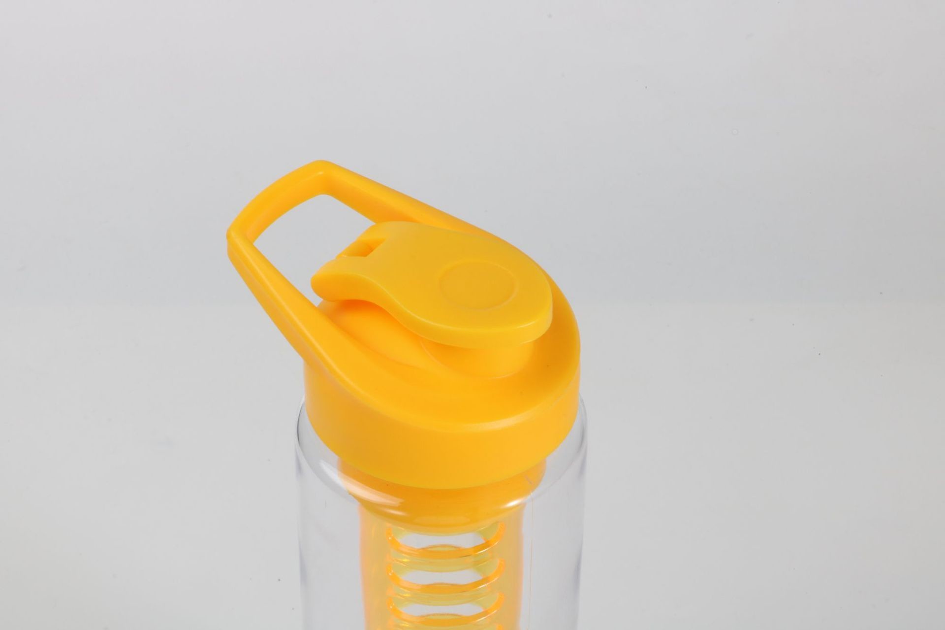 Plastic Cup Outdoor Sports Water Bottle Lemon Gadget Fruit Cup Juice Cup GRS Certified Multi-functional