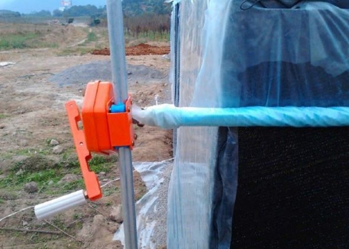 Orange Manual Greenhouse Roll Up Machine For Side Ventilation Agriculture