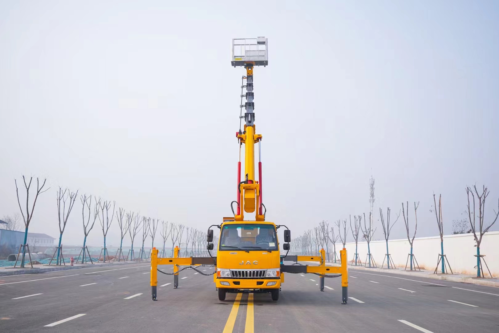 Newly Designed 30 Meter 4x2 High-altitude Operation Platform Crane Truck Gasoline Truck Skylift Cherry Picking Manual Elevator