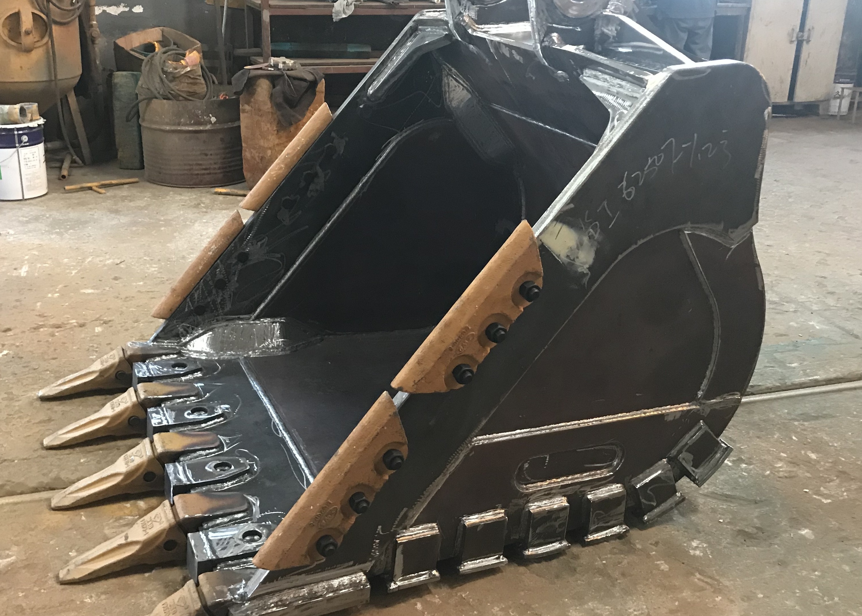 Our Excavator Rock Buckets are made to withstand the harshest materials and are long lasting.