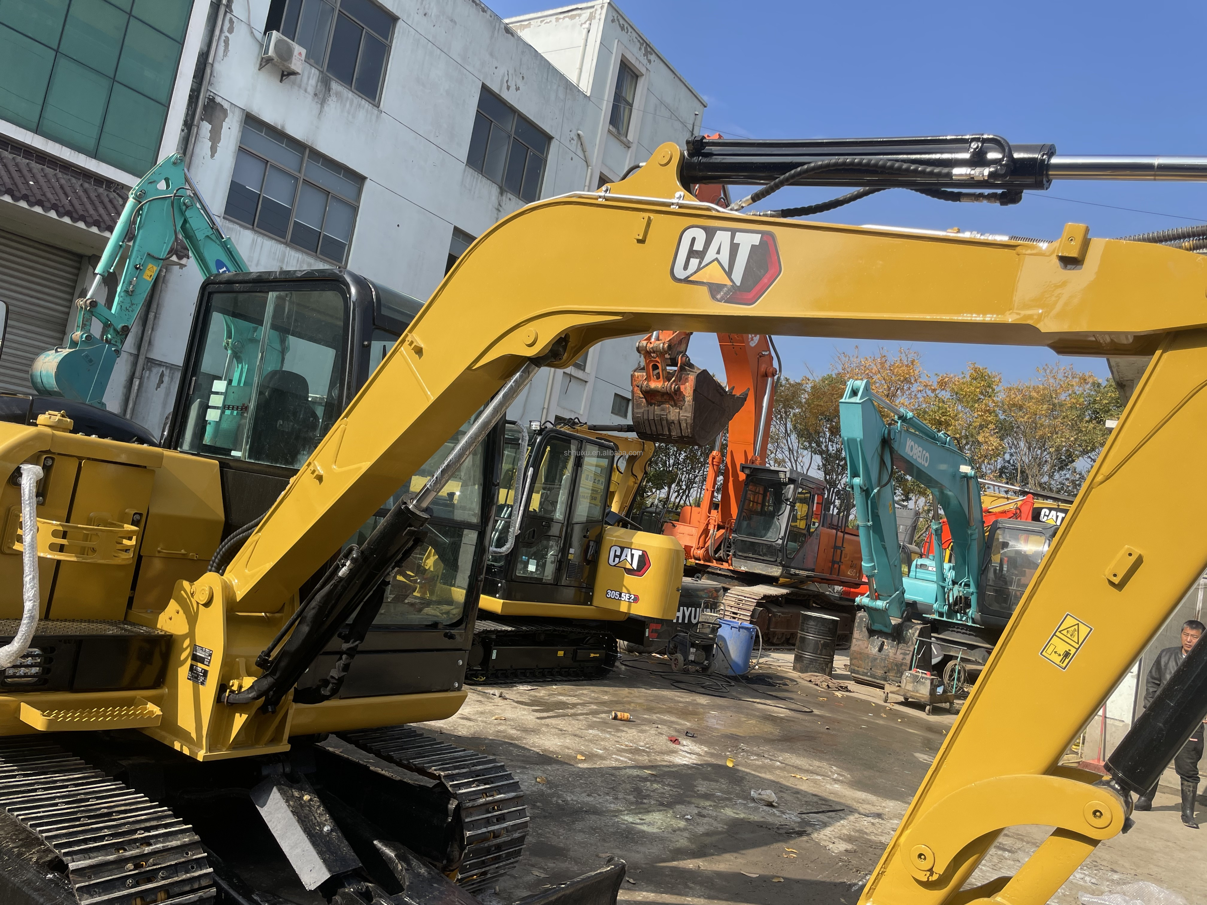 original caterpillar CAT 305.5E excavator buy used excavators CAT305.5E digger cheap price with low hours