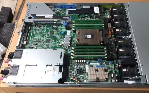 HPE DL325 Gen10 Plus Server AMD EPYC 7742 Processor 8SFF/16GB/P408i-a/800W 1U Rack
