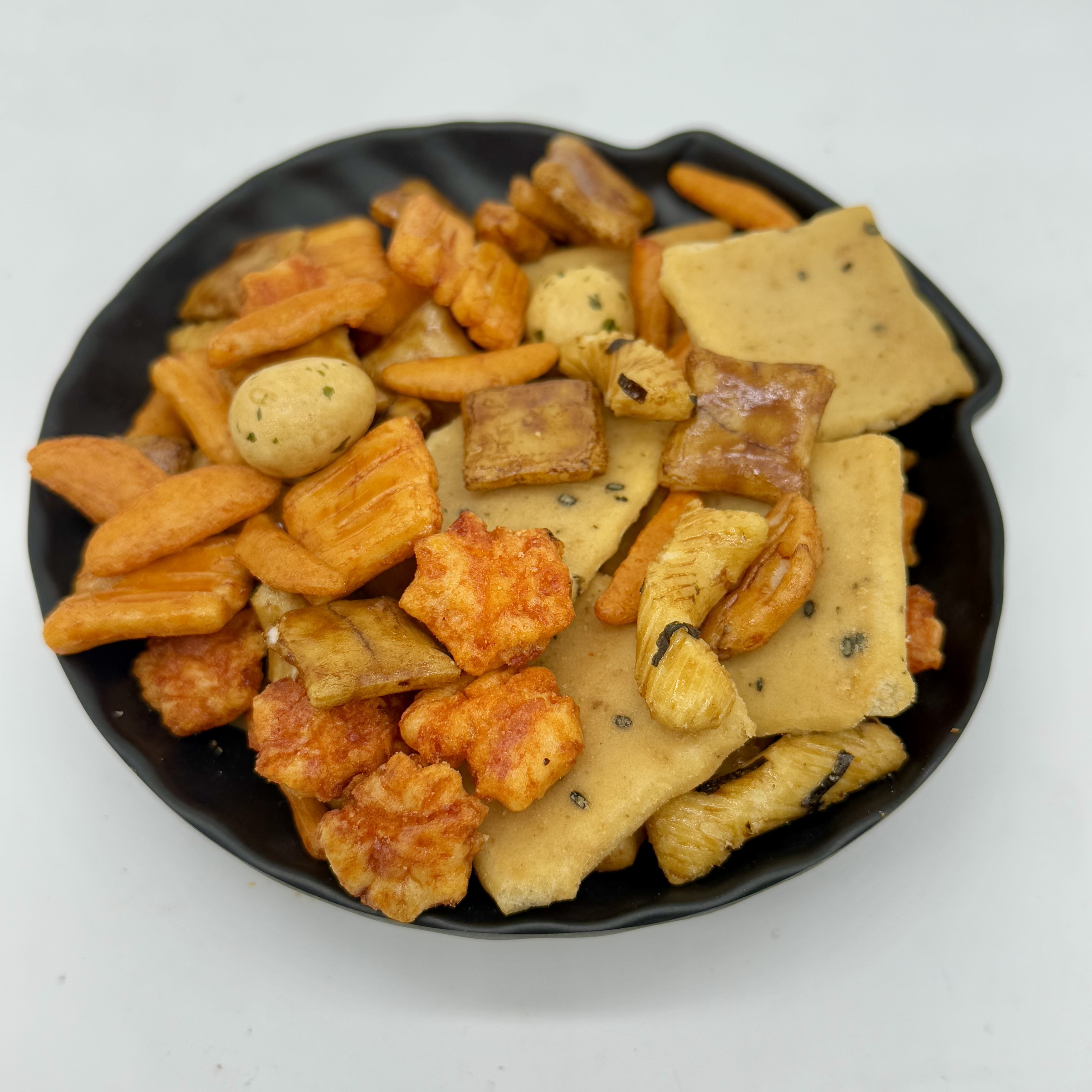 7.5KG Bulk Fried Rice Crackers Crispy Texture Multiple Varieties 12 Months Shelf Life