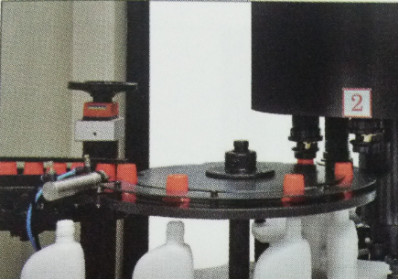 Nonmetal Rotary Automatic Capping Machine PLC Controlled Bottle