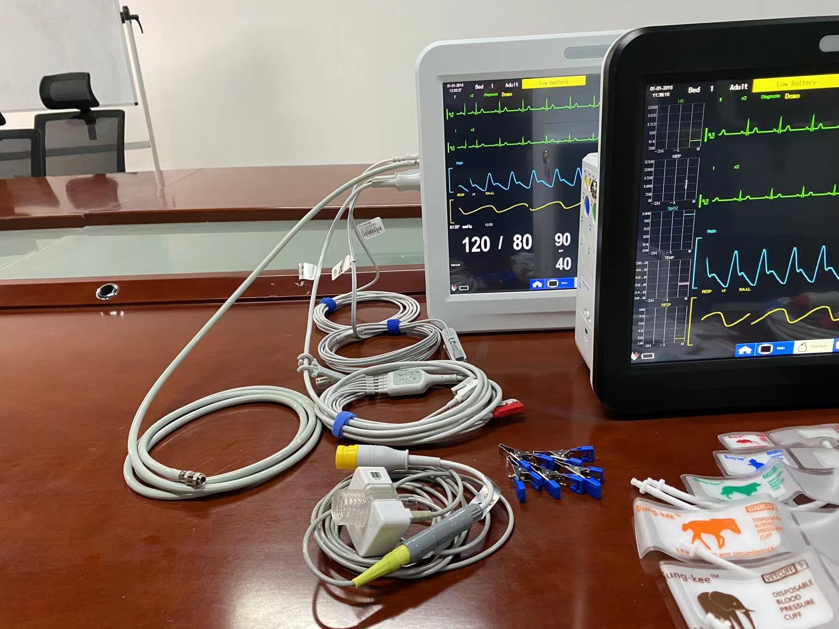 Veterinary multiparameter monitor veterinary monitor animal monitor veterinary patient monitor animal patient monitor