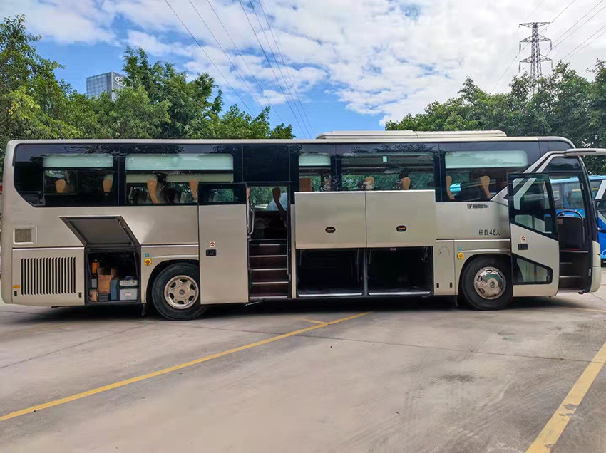 2017 Yutong 46 Seats Used Luxury Coaches Euro 5 Left Hand Drive Diesel