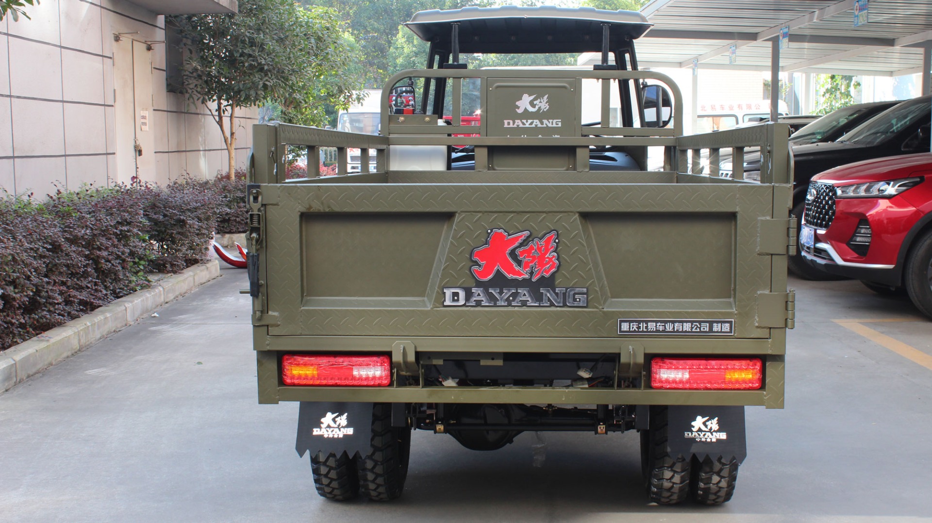 Powerful 200cc Water Cooling Engine Enclosed Cabin Motorcycle Tricycle for Adults