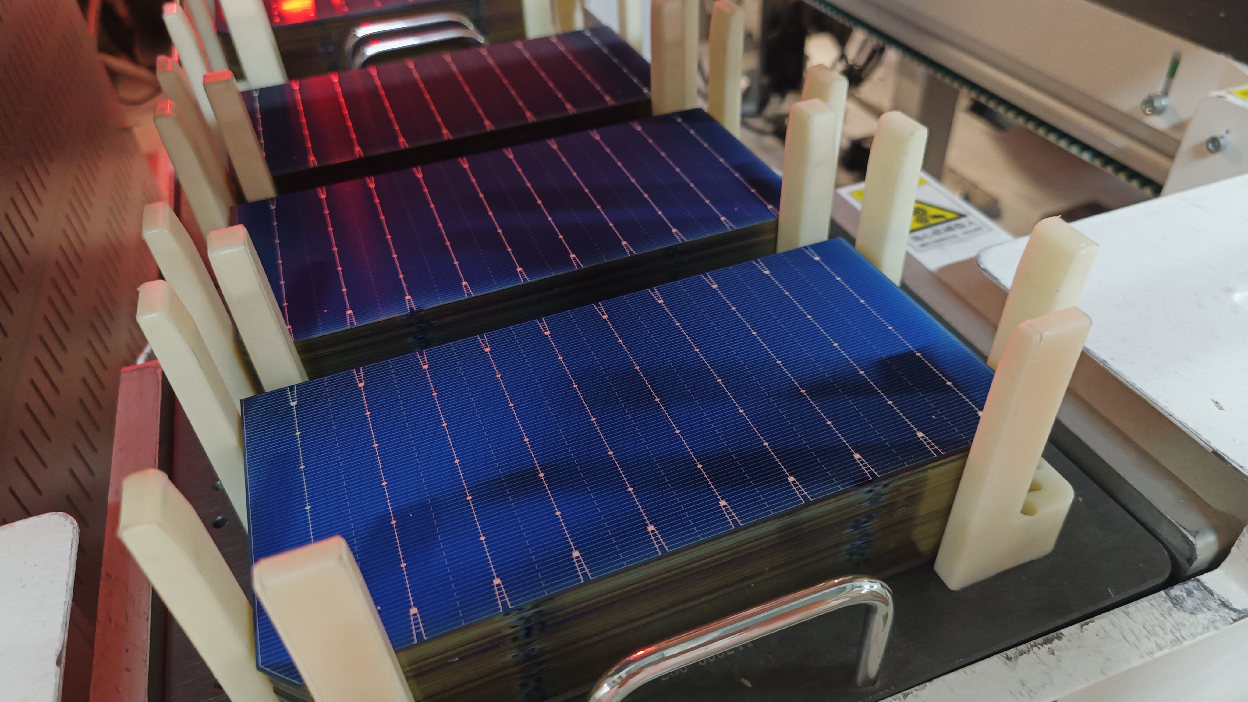 Anodized Aluminium Alloy Frame 410W Shingled Solar Panels Pv Module for Solar Roof Panel