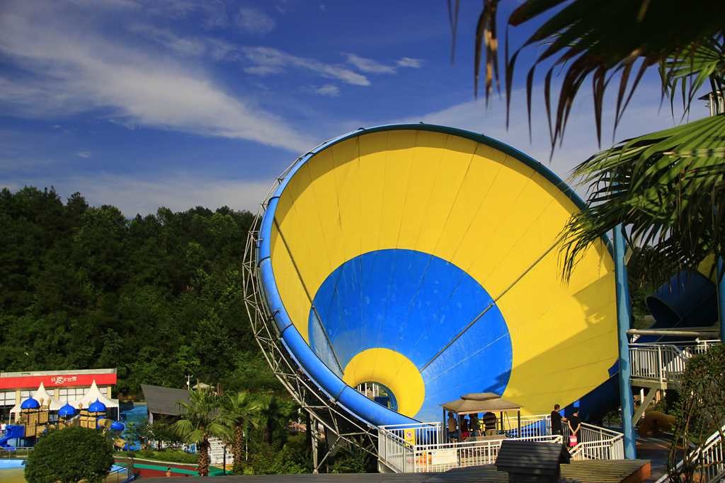 Blue Large Tornado Water Slide Games Ashland / DSM Resin For Water Park