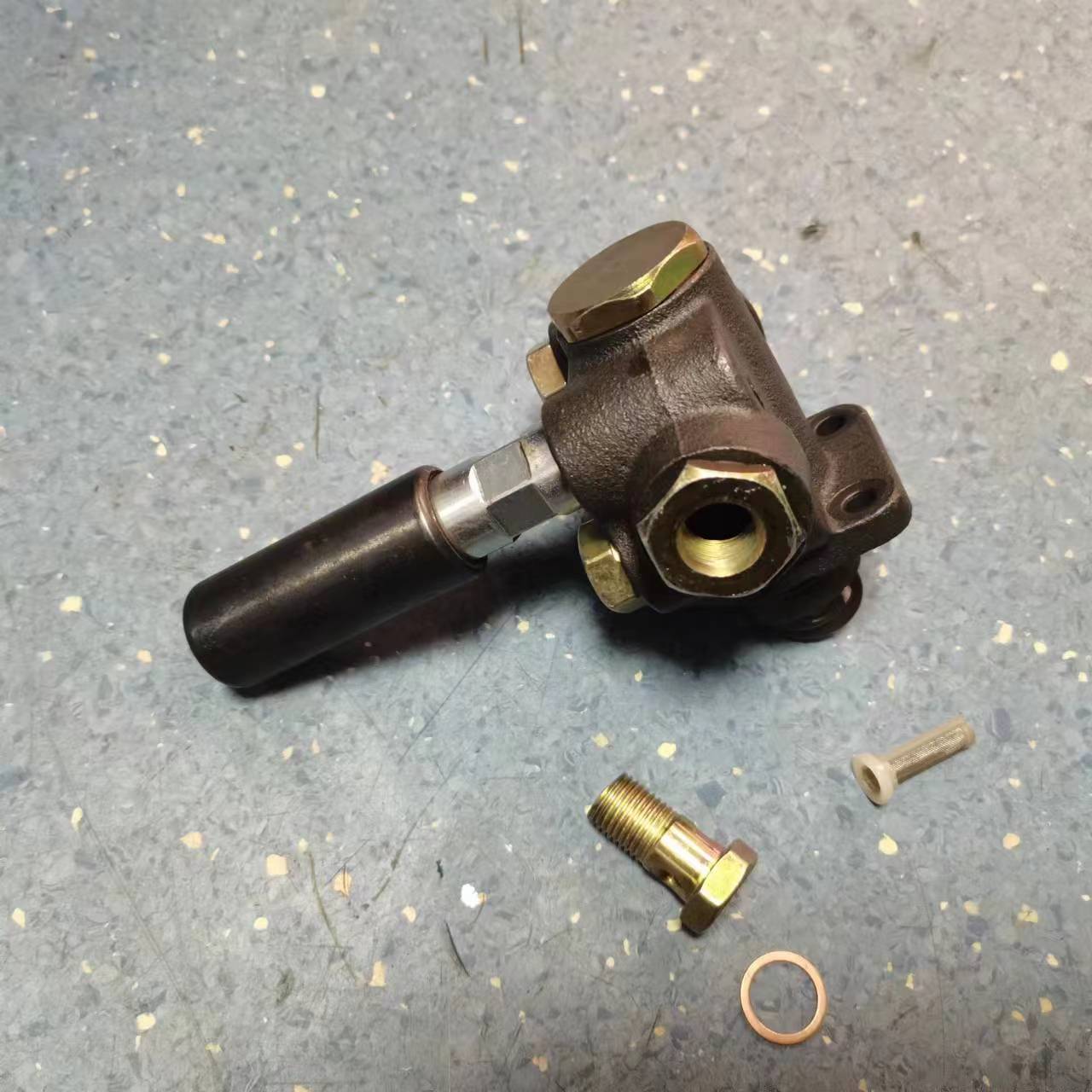 OE NO. 1614080719 Iron Fuel Supply Pump for Heavy Duty Truck HOWO/SHACMANT Truck Parts