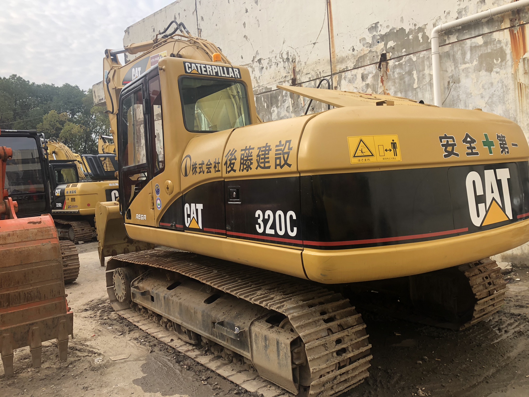 Low working hours excavator bucket CAT320D used excavator used case digger Second-hand excavator trade