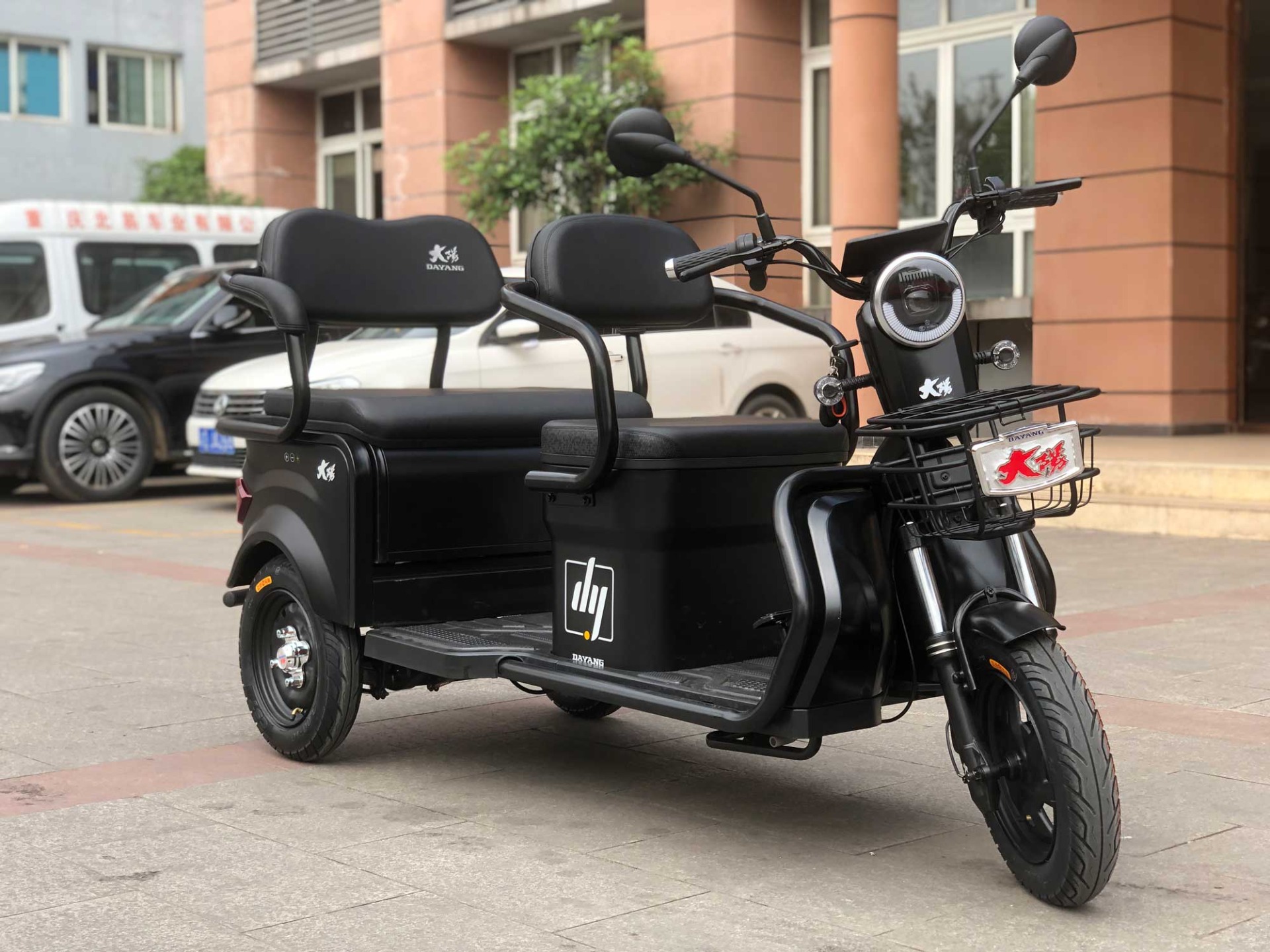Electric Cargo Tricycle With Loading Capacity Of 500KG And Drum Brake