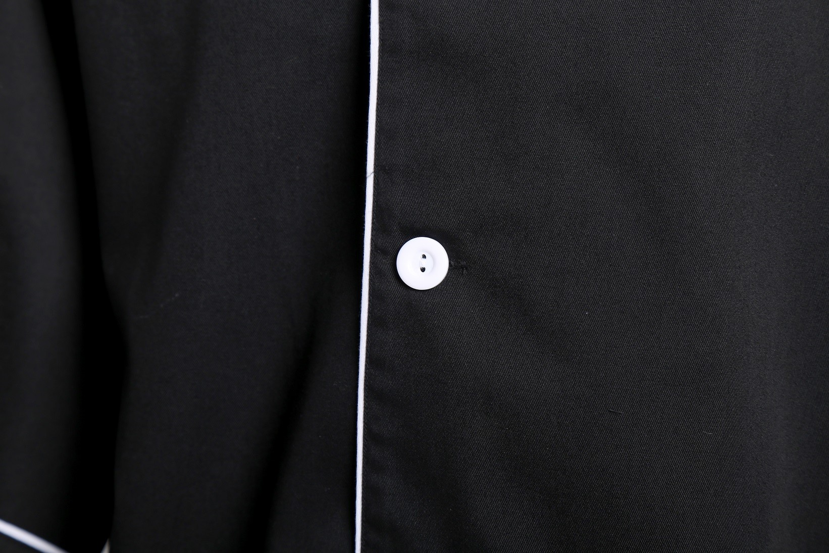 240 GSM Polyester 65% Cotton 35% Long Sleeve Feed Off Arm Black Chef Coat