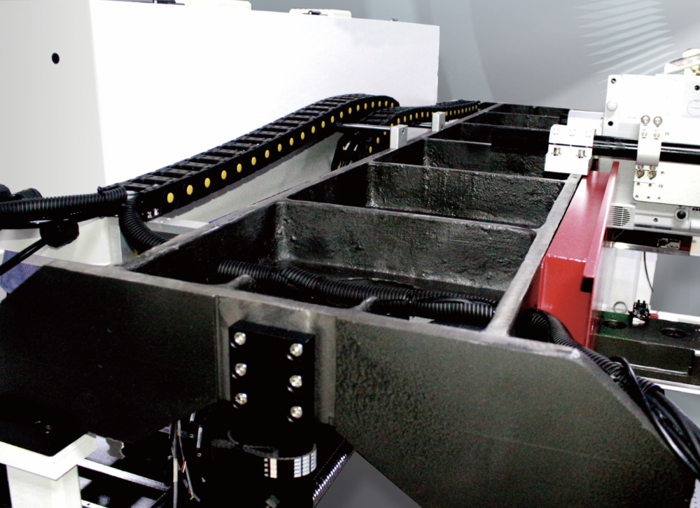 4 Heads 500W 700W 750W Laser Cutting Machine For Leather