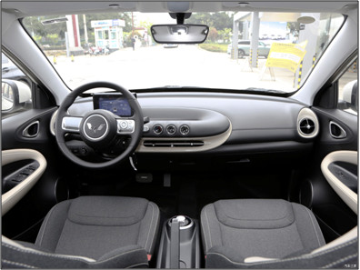 203km Range Leading Brand Wuling Bingo Mini EV High Speed Electric Vehicle