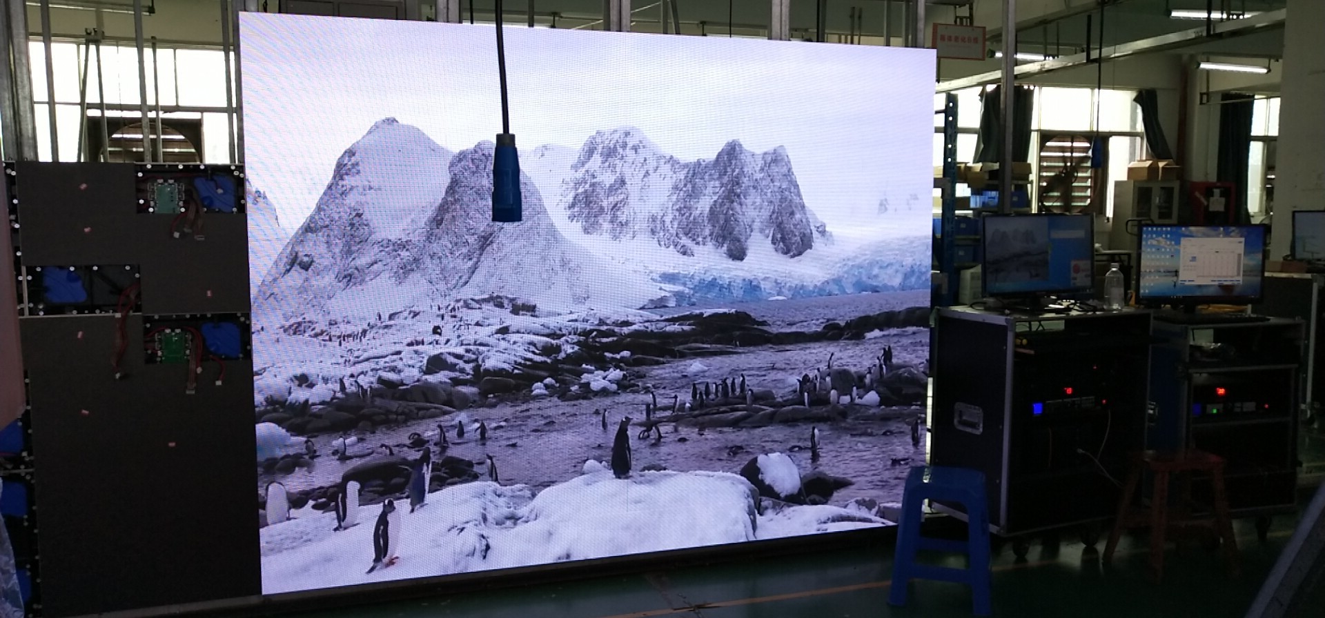 Alum Die-case Wall Mounting Heavy Duty 8 KG Indoor LED Video Screen Durable Low Power Consumption Shenzhen Factory
