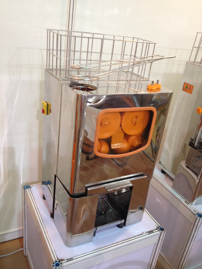 High Capacity Orange Juice Extractor , Cafes / Bars Centrifugal Juicing Machine