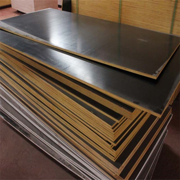 Construction Grade Black Film Faced Plywood , E1 Standard Hardwood Veneer Plywood