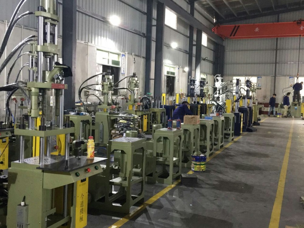 High Production 120T Vertical Injection Molding Machine With Single Slide Table JTT-1200D