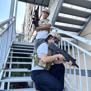 Wireless Laser Tag Equipment with 8 Playing Modes for 12-30 Players in 180-500