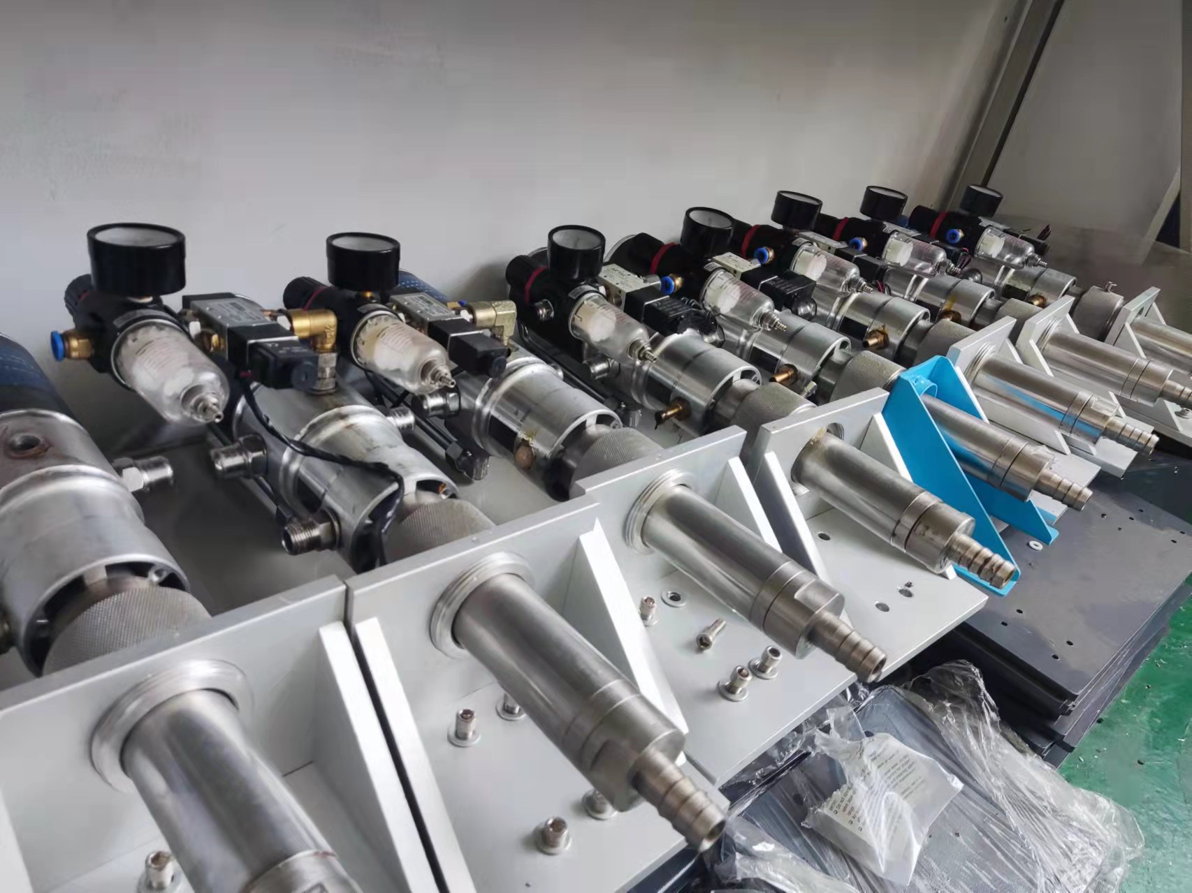 Easy to Operate Chemical Cold Glue Application System for Paper Pasting Machine
