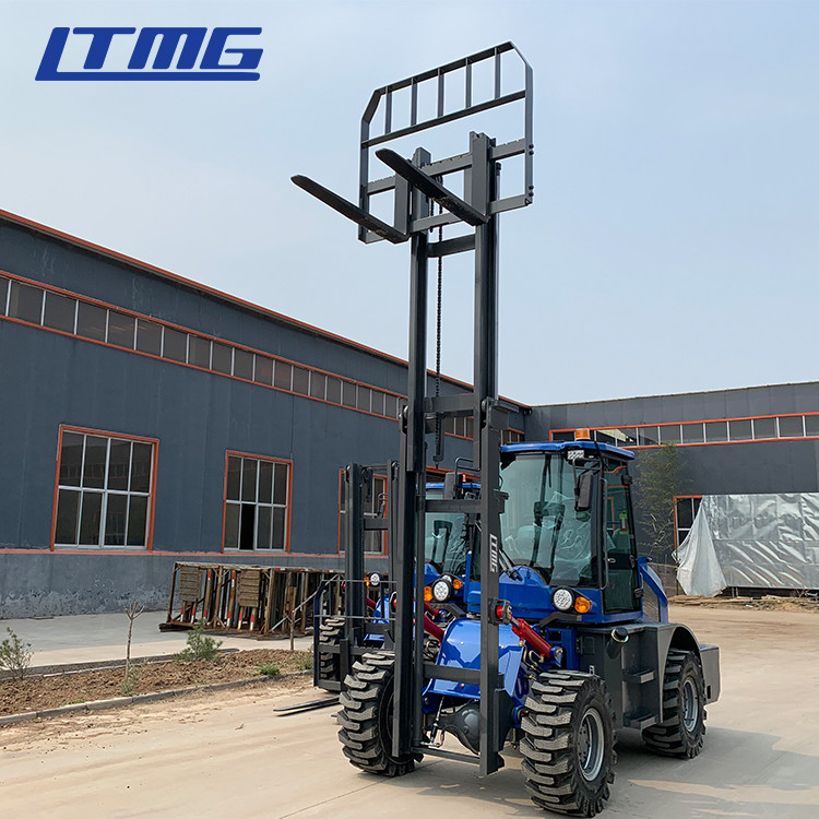 1070mm Fork Length All Terrain Fork Truck , 3.5 Ton Rough Terrain 4x4 Forklift