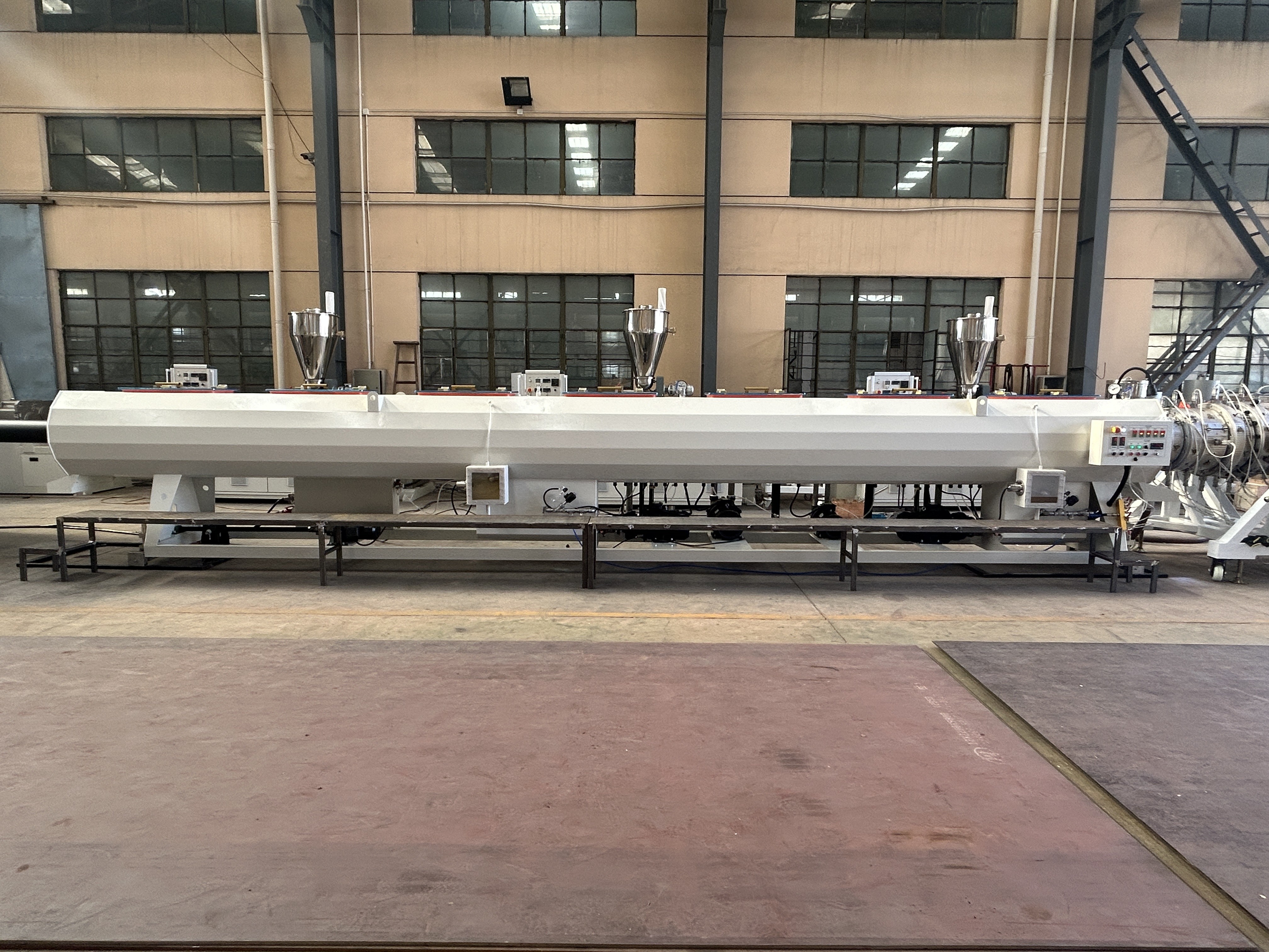 Full Automatic 180-400mm HDPE Pipe Extrusion Line With 75/38 Extruder With 160kw Motor