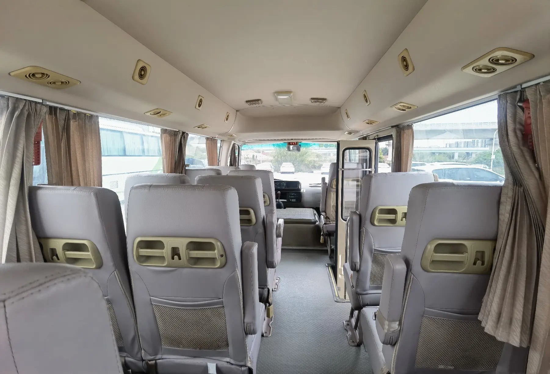 2nd Hand Mini Bus Champagne Color 19 Seats Front Engine Floding Door 6 Meters Used JMC Coaster JX6602